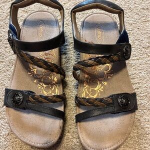 Aetrex ladies sandals